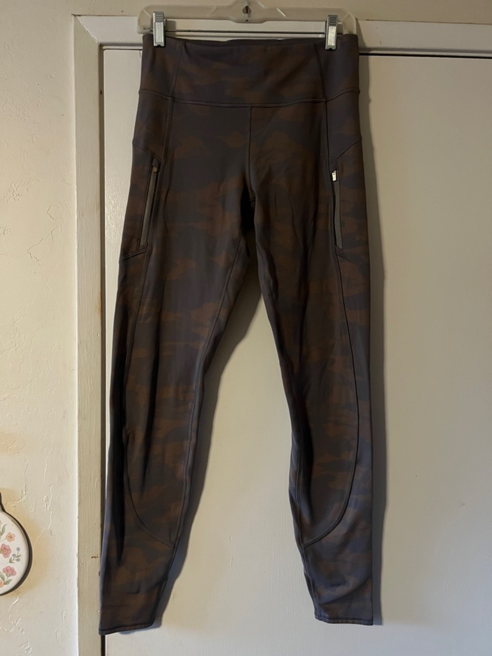 Athleta Rainier Camo High-Waist Athletic Leggings grey and gold M/T
